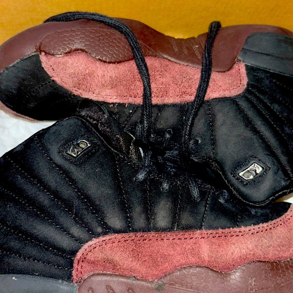 Jordan retro 12! Gently worn, box in great conditon